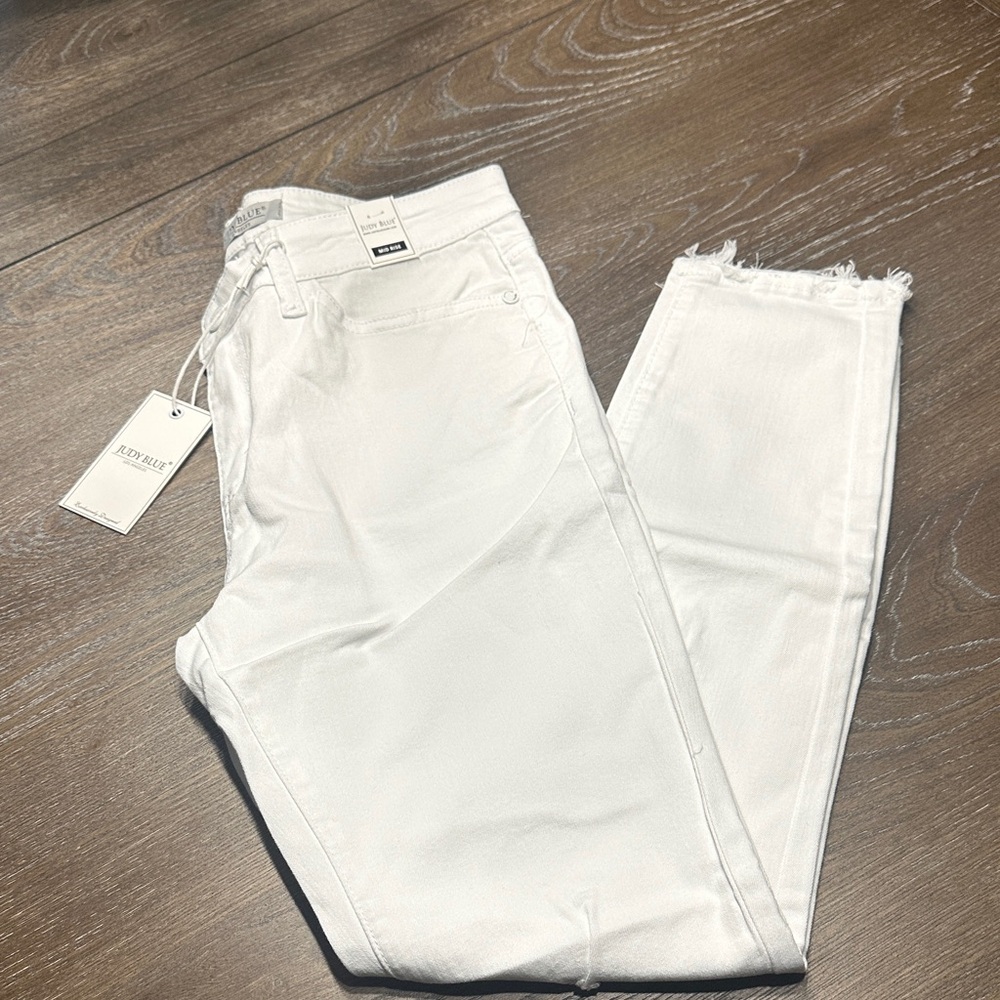 Judy Blue Women's Cropped White Jeans - Picture 5 of 8